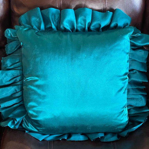 Pier 1 teal ruffle pillows - Picture 4 of 11